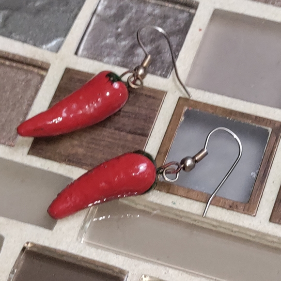 Vtg Ceramic Red Pepper earrings - Picture 4 of 4